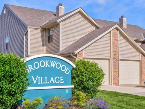 Brookwood Village Townhomes emblem